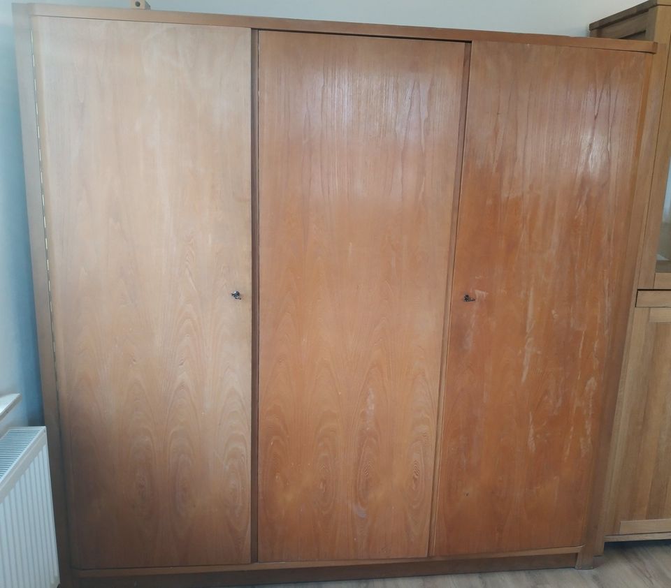 Kleiderschrank braun 50 iger Jahre Vintage Retro in Lohmen