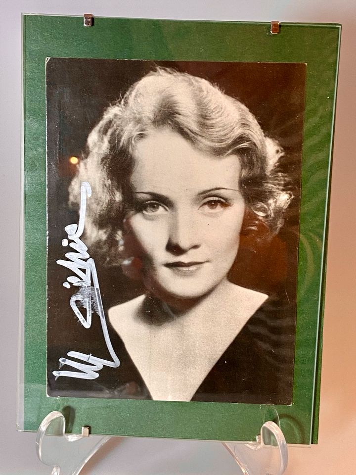Gerahmte Postkarte von Marlene Dietrich mit Autogramm in Eisenach