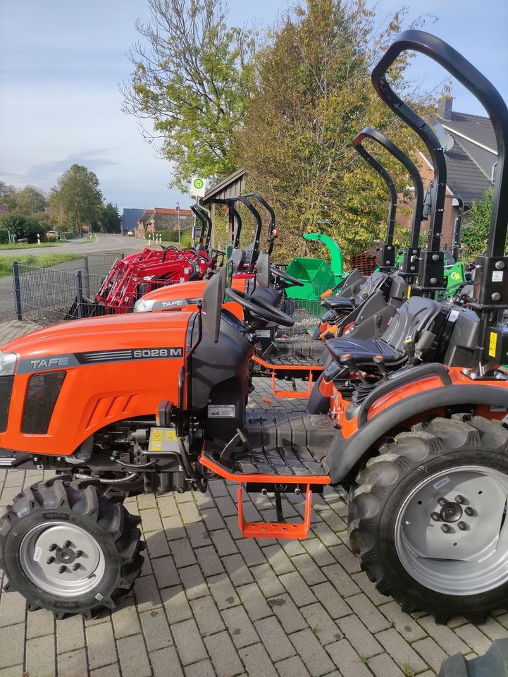 Allradtraktor 25PS 28km/h Frontlader & Schaufel Neu Neu Neu in Berne