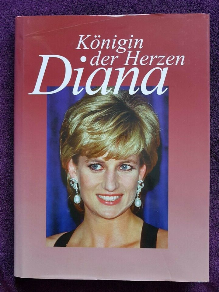 Buch Diana Königin der Herzen, gebundene Ausgabe von 1997 in Aachen