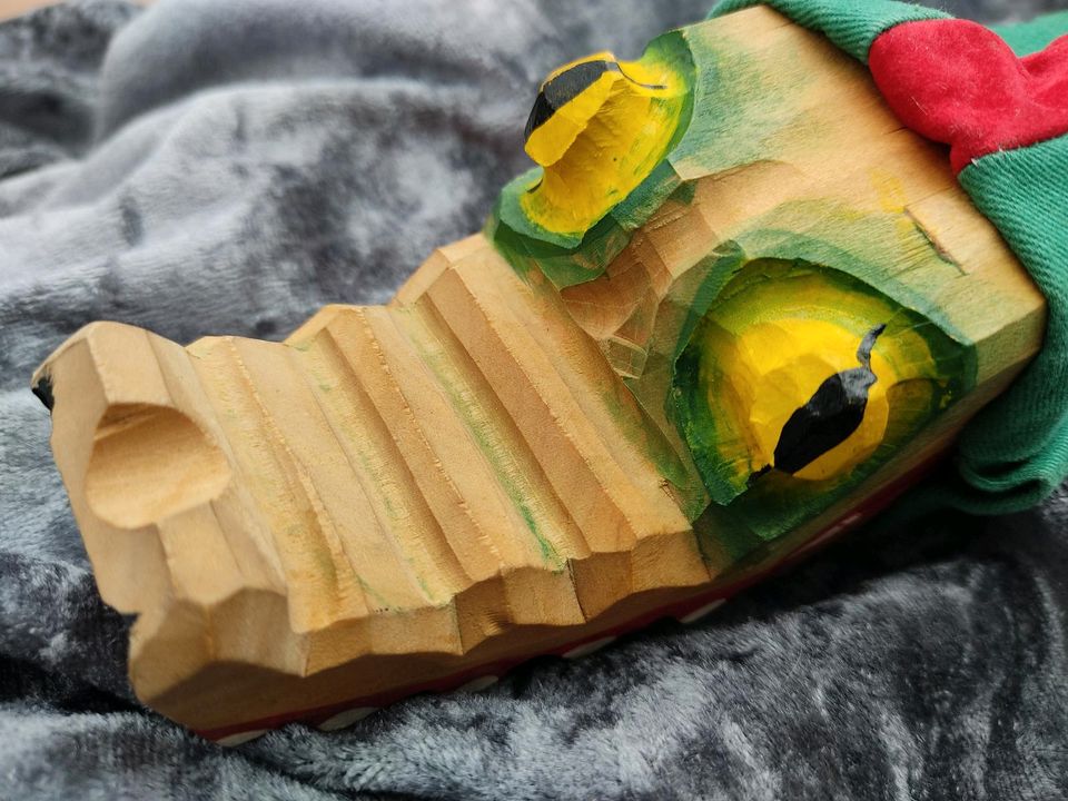 Handpuppe Krokodil aus Holz von Rudolf Wurst in Hamburg