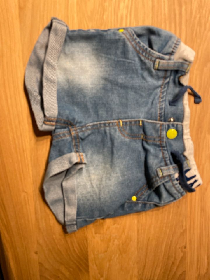 Baby Kleidung Kleider, Jeans lang/kurz , Bodys Gr 80 in Quakenbrück