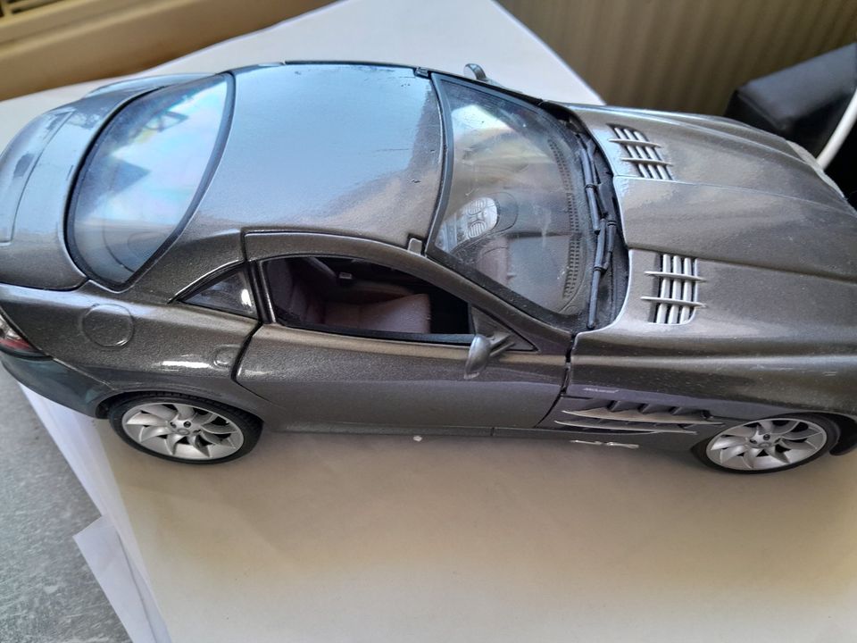 MERCEDES-BENZ SLR MCLAREN 2006  1:18 Maisto bitte Lesen in Ravensburg