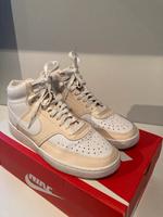 Schuhe Sneaker Nike Größe 40 wie neu Nordrhein-Westfalen - Rietberg Vorschau
