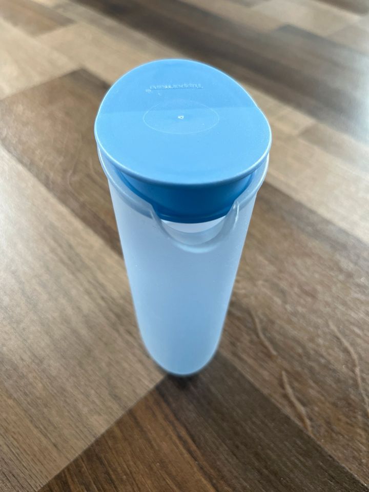 Tupperware Junge Welle Kanne 300 ml blau in Swisttal