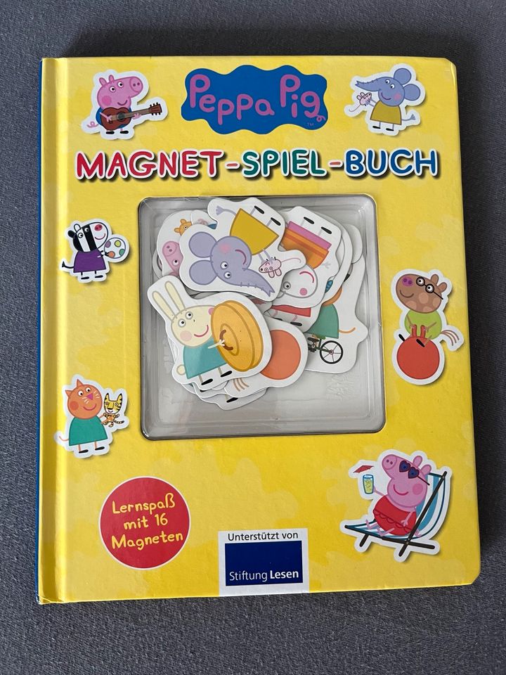 Peppa Wutz Magnet-Spiel-Buch in Markdorf