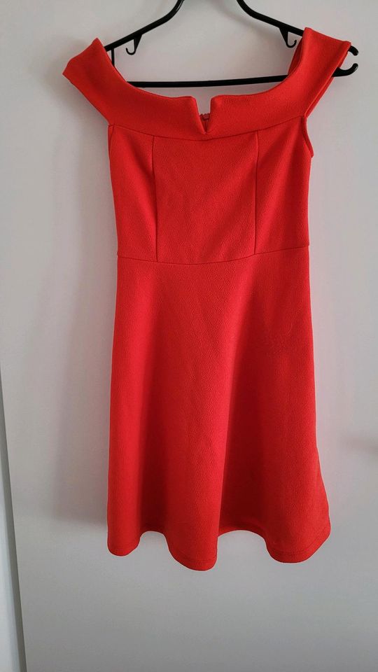 Rotes Sommerkleid in Dresden