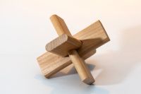 2 Holzpuzzle (Kreuz und Pyramide) Schleswig-Holstein - Ammersbek Vorschau