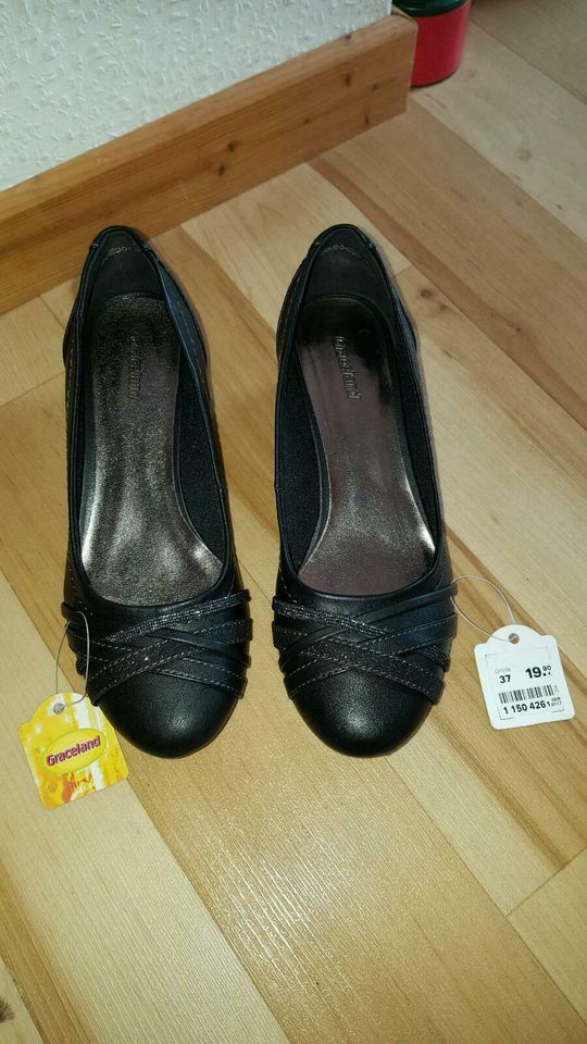 Ballerinas, neu mit Etikett, Gr. 37, Farbe schwarz in Brüel