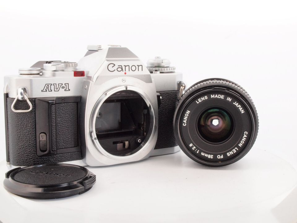 Canon AV1 mit Canon Weitwinkel 28mm/2.8 und 135mm Canon Tele in Blieskastel