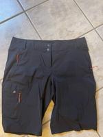 sehr gut erhaltene schwarze Funktionsbermuda in Gr. 44 Nordrhein-Westfalen - Pulheim Vorschau