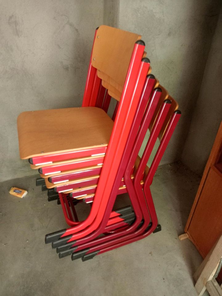 Gut erhaltene Stühle für Kids und Erwachsene in Güstrow