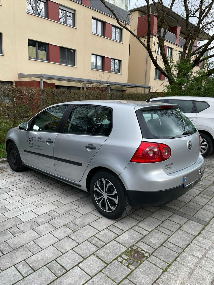 VW Golf 1.4 Trendline 75 PS, Silber Metallic in Kempten