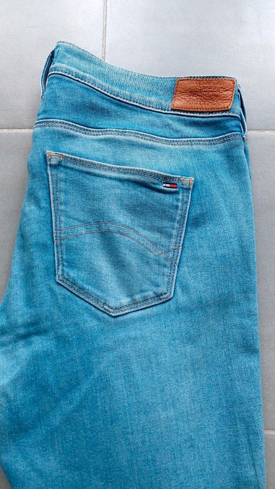 Tommy Hilfiger Jeans Skinny Gr. 32/32 - neuwertig in Bürstadt