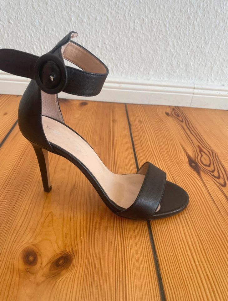 Bianca Di, schwarze hochwertige Sandaletten in Berlin