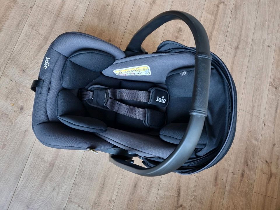 Joie I level Babyschale inkl. Isofix base in München