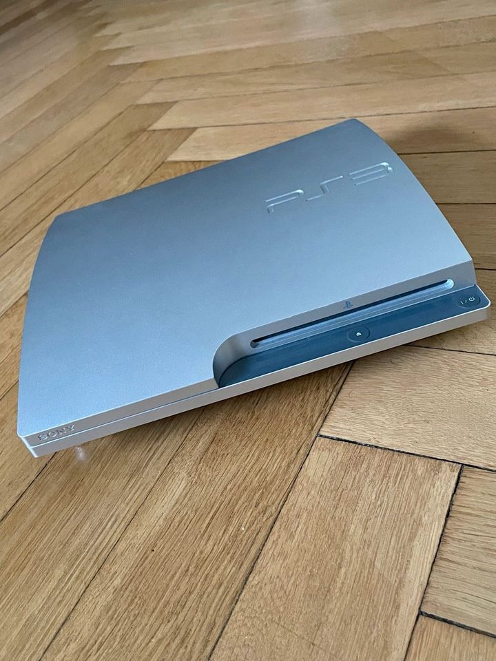 PlayStation 3 Slim Silver 320GB mit 2 DualSchock 3 Wireless in Berlin