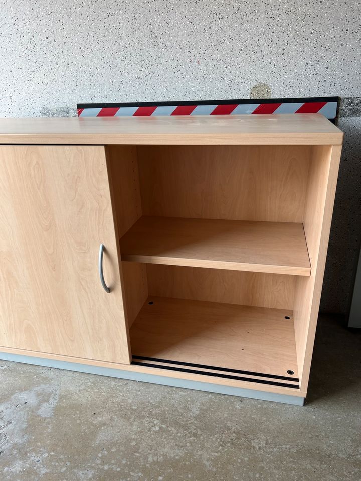 Schreibtisch mit Ordnerschrank und Rollcontainer in Bad Aibling