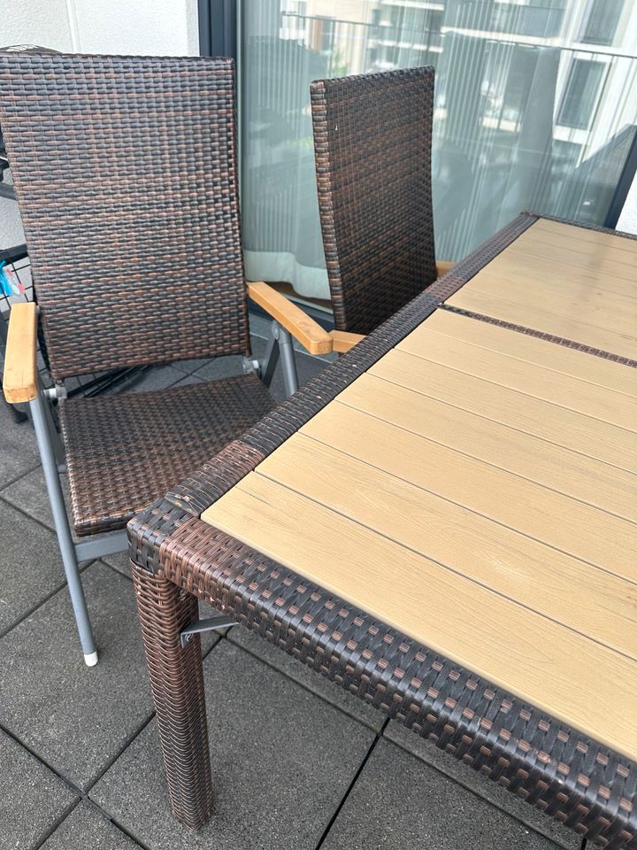 Balkon Terrasse Möbel Tisch und 4 Stühle Poly-Rattan in Düsseldorf