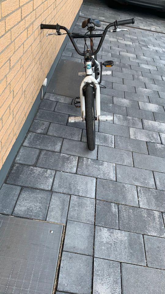 ‼️BMX RAD MIT ‼️HELM UND BRILLE‼️ in Lübeck