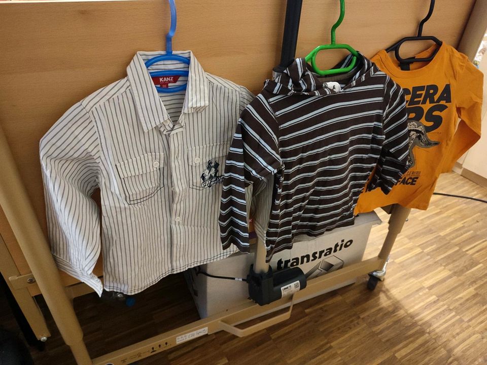 Kinder Shirt Größe 104; 24 Stück in Düsseldorf