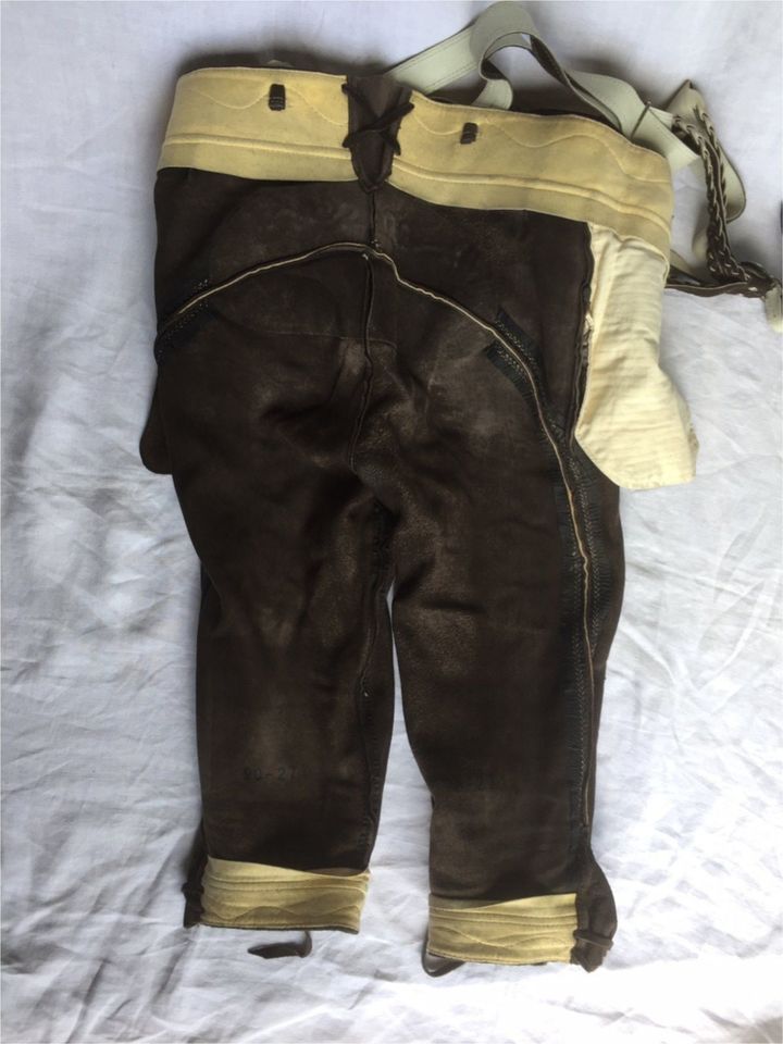 alte gebrauchte hellbraune lange Lederhosen von Aplhorn in Fahrenzhausen