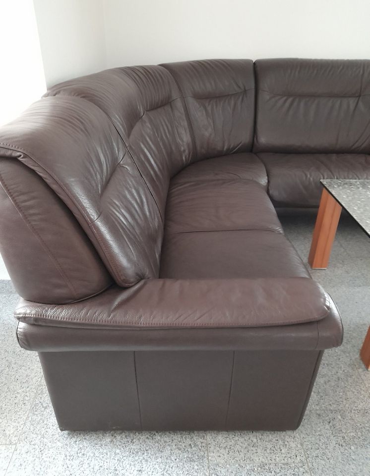 Ledersofa mit Rundecke in Verl