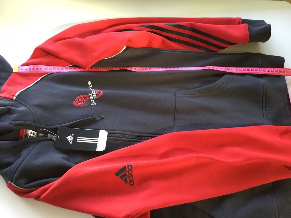 Adidas Sweatshirt Jacke mit Kapuze neu Größe M in Burbach