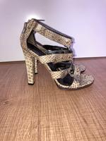 Gucci Sandalen Leder Absatz schlangenprint neuwertig 37 Berlin - Charlottenburg Vorschau