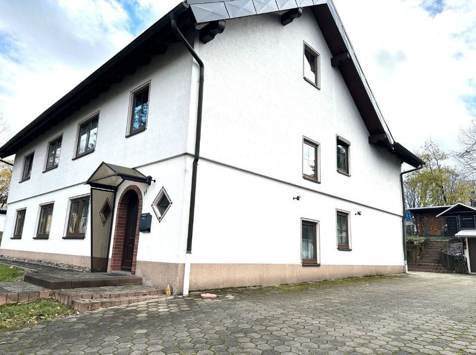 Ein- bis Zweifamilienhaus mit Büroetage in Top Lage in Neuhaus