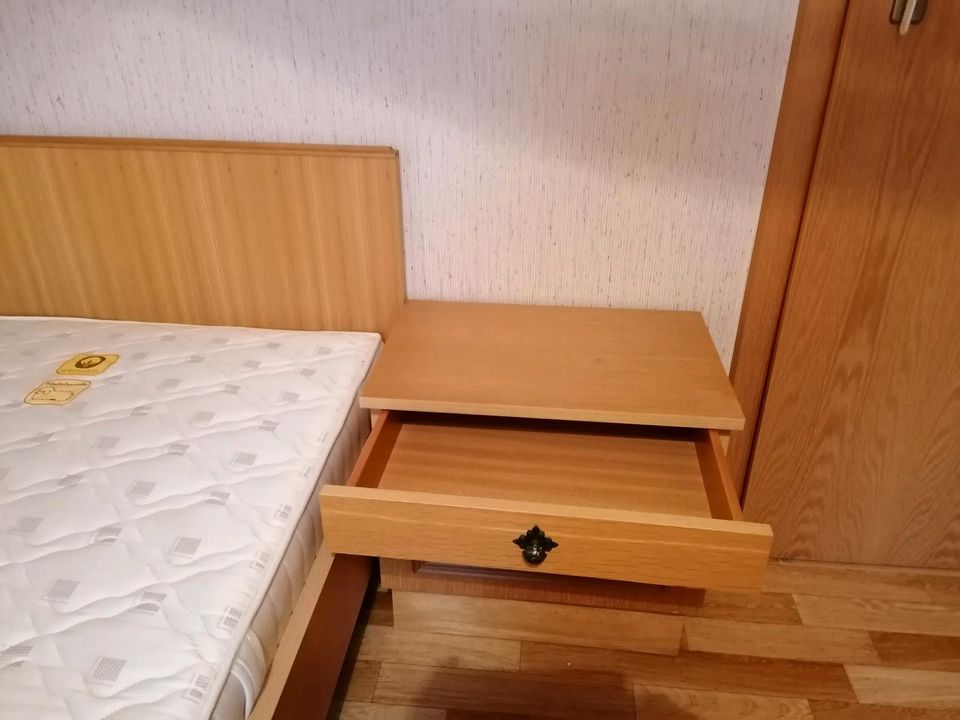 Gästezimmer, Schlafzimmer, Bett mit Matratze und Kleiderschrank in Hopferau
