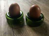 2 Eierbecher aus Weinflaschen originelle Osterdeko Schleswig-Holstein - Probsteierhagen Vorschau