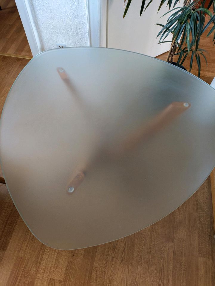 Couchtisch / Coffee Table, Massivholz, gehärtete Glasplatte in Frankfurt am Main