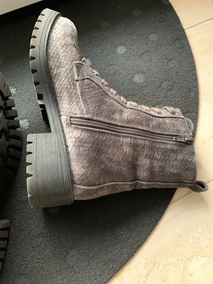 Chelsea Boots in grau Größe 38 in Bad Emstal