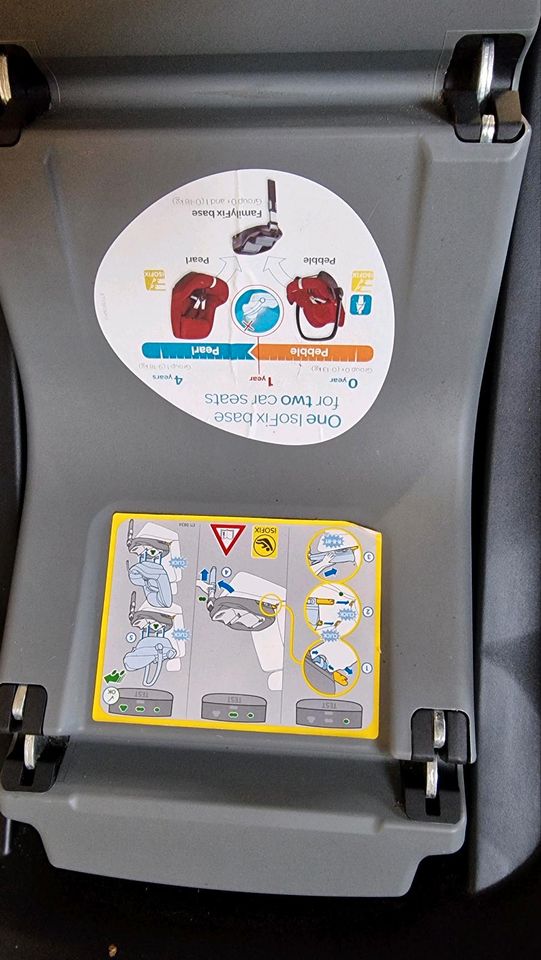 Maxi Cosi Isofix Station mit Babyschale Maxi Cosi CabrioFix in Lübstorf