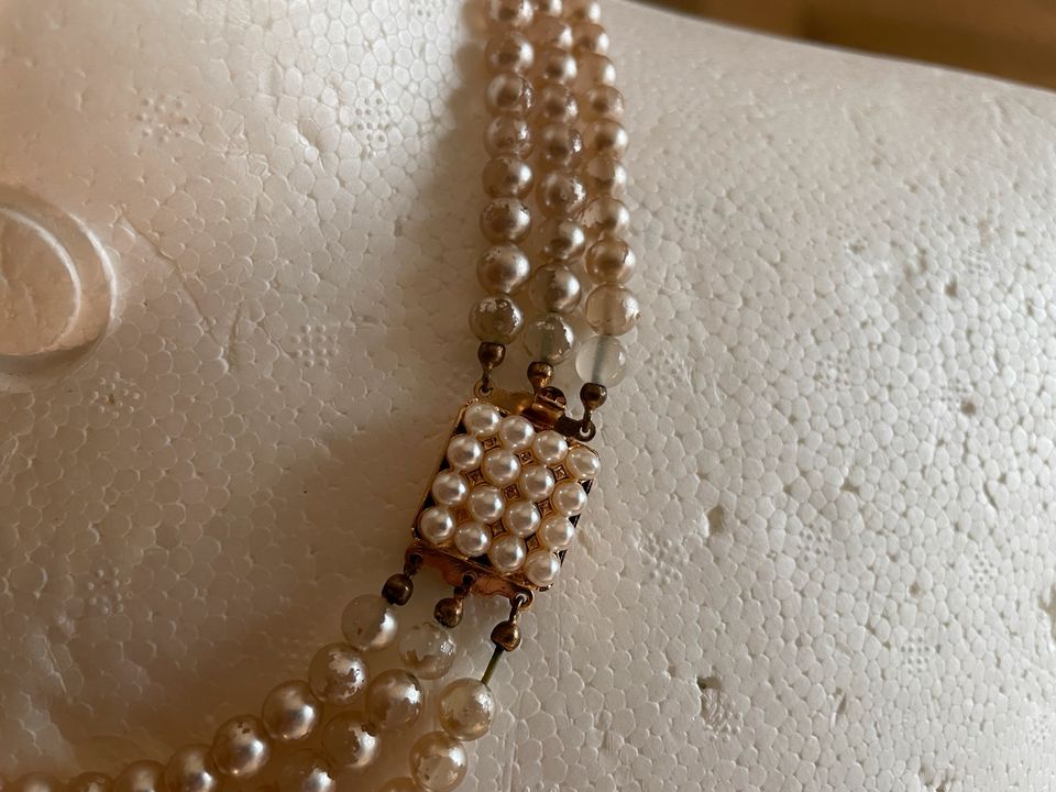 3-dreireihige Perlenkette mit Schmuckverschluss - Modeschmuck in Essen