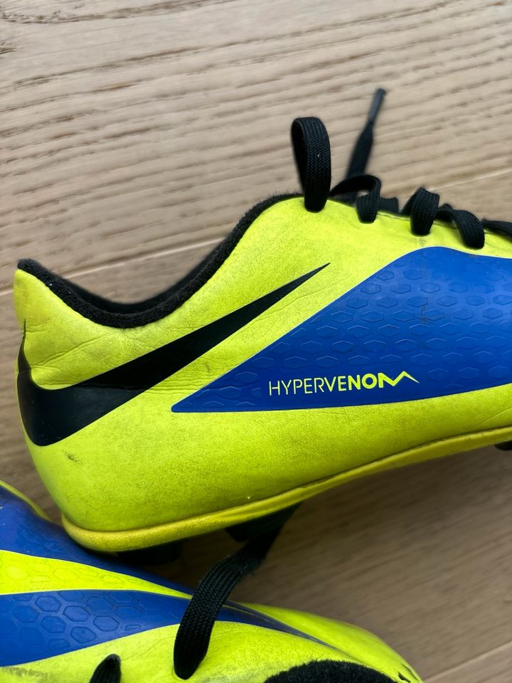 Nike Hypervenom Fußballschuhe Stollen Gr. 33,5 in Erpel