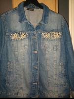 sehr schöne Jeansjacke mit Perlen bestickten Taschen Hessen - Gießen Vorschau