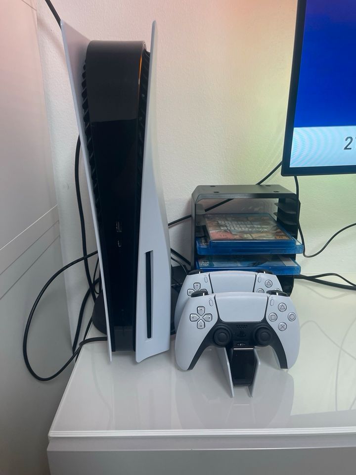 Playstation 5 Disc Version mit 2 Controller!! in Würzburg