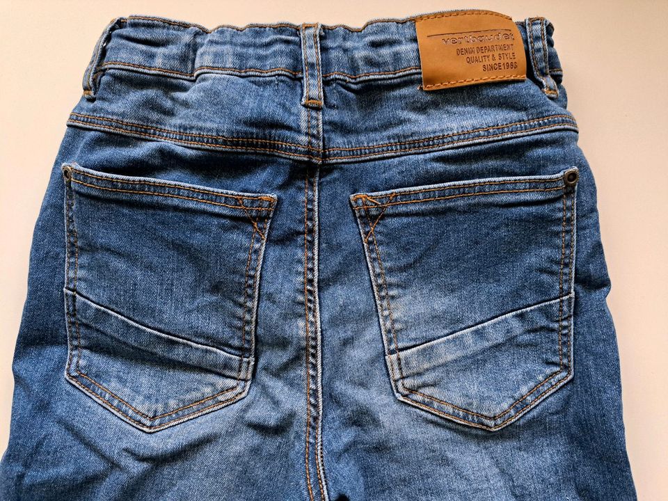 Jeans 134 für schmale Jungs von Vertbaudet in Berlin
