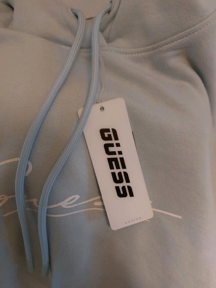 Guess hoody in Overath