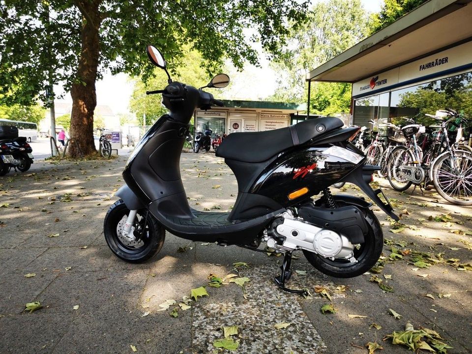 Piaggio ZIP 50, 50er, E5, Schwarz,  Top-Angebot in Hamburg