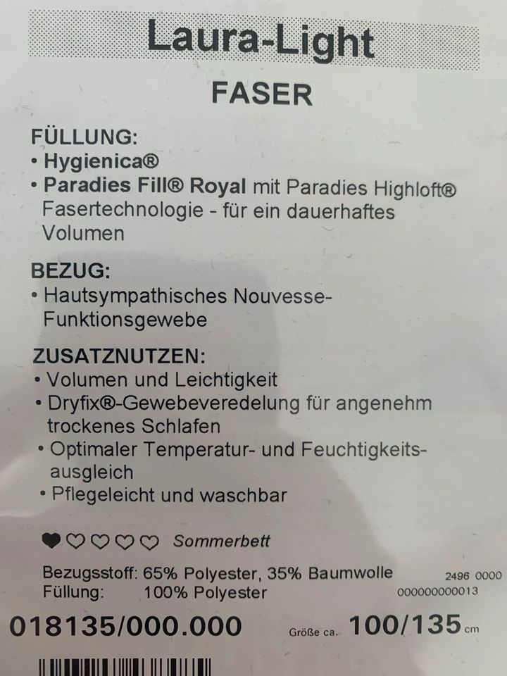 Kinderbettdecke mit Kissen und 3 Bezügen und 1 Spannbetttuch in Tübingen