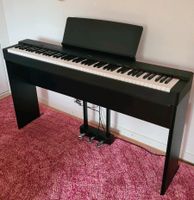 Yamaha E-Piano P-225B mit Stativ und Fußpedal Bayern - Diedorf Vorschau