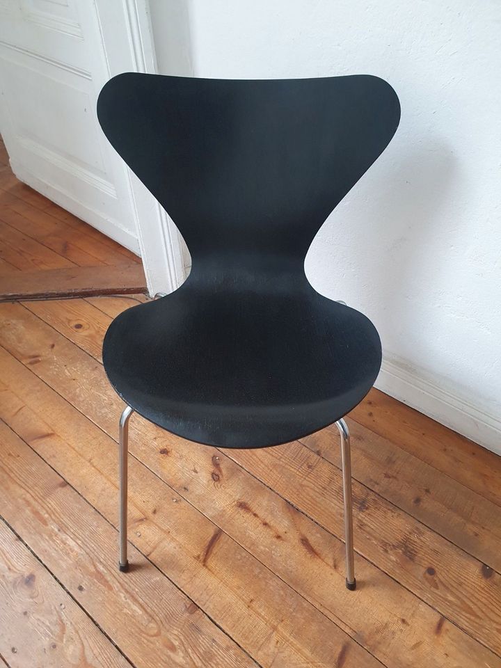 Arne Jacobsen 3107 Schwarz Chrom // Fritz Hansen Stuhl in Braunschweig