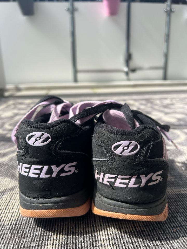 Heelys Schwarz-Rosa in Kelkheim