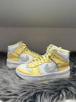 Nike dunk high up Sneaker weiß gelb 38 prima Zustand Saarland - Riegelsberg Vorschau