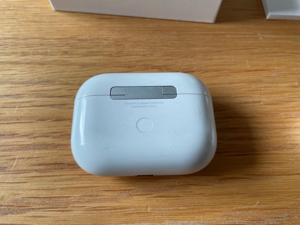 Apple AirPods Pro 1. Gen (defekt) in Kassel