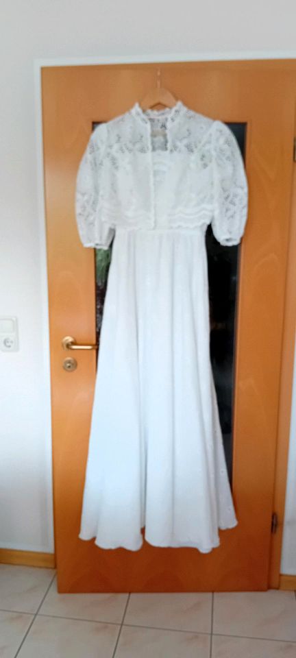 Brautkleid mit Spitze in Trier