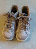 Nike Turnschuhe Seide Stoff rosa Damen Schuhe 37,5 Court Royale Bayern - Freising Vorschau
